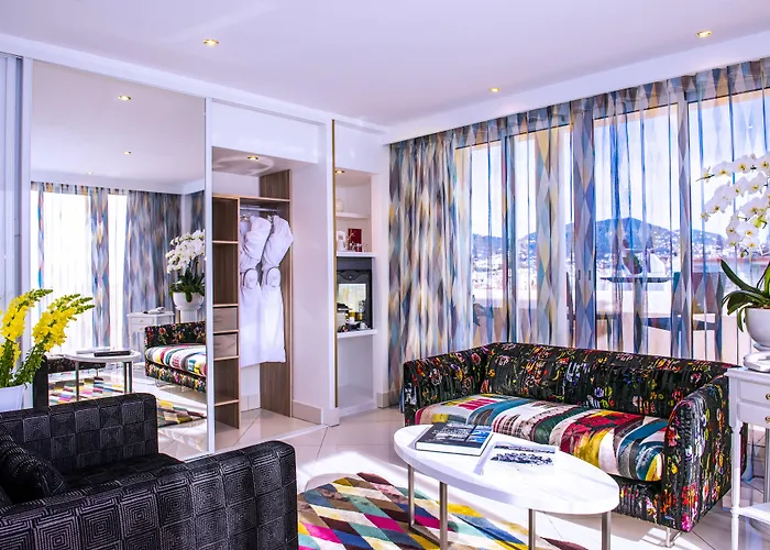 West End Promenade Hotel