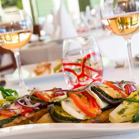 ويست إند بروميناد 4*