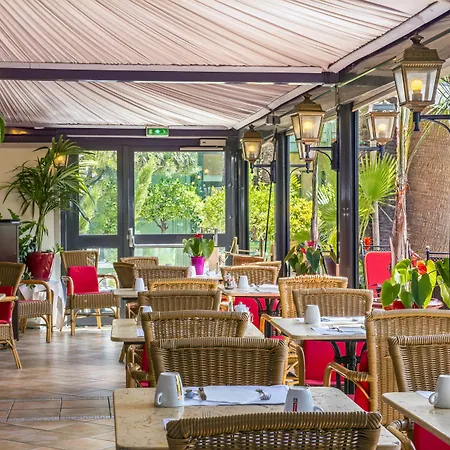 ويست إند بروميناد 4*