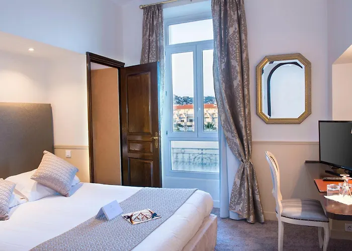 West End Promenade 4*