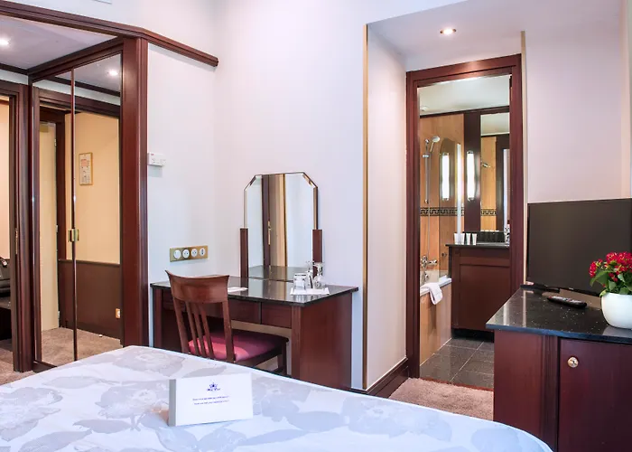 West End Promenade 4*