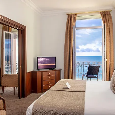 West End Promenade Hotel