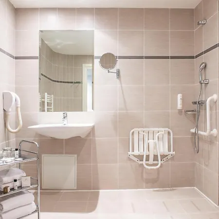 West End Promenade Hotel