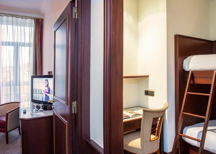 West End Promenade 4* Nice