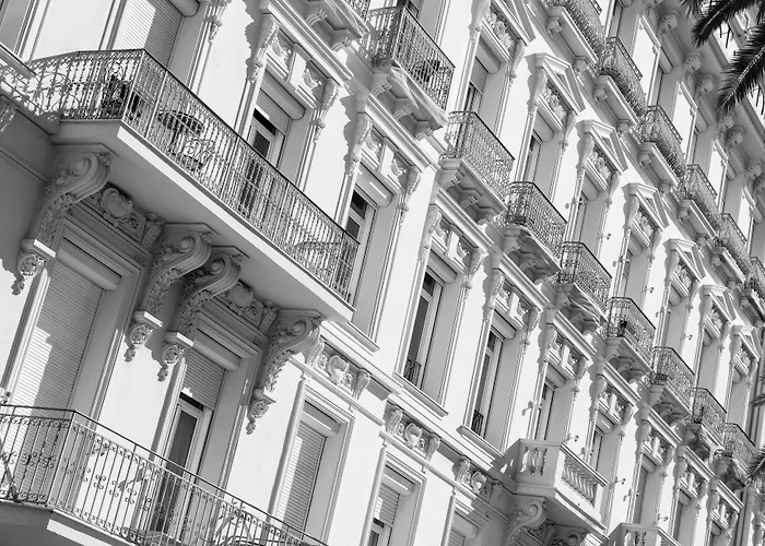 West End Promenade Hotel 4*