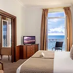 West End Promenade Hotel
