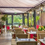 West End Promenade 4*